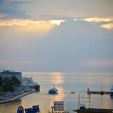 Sunset Red Apartman